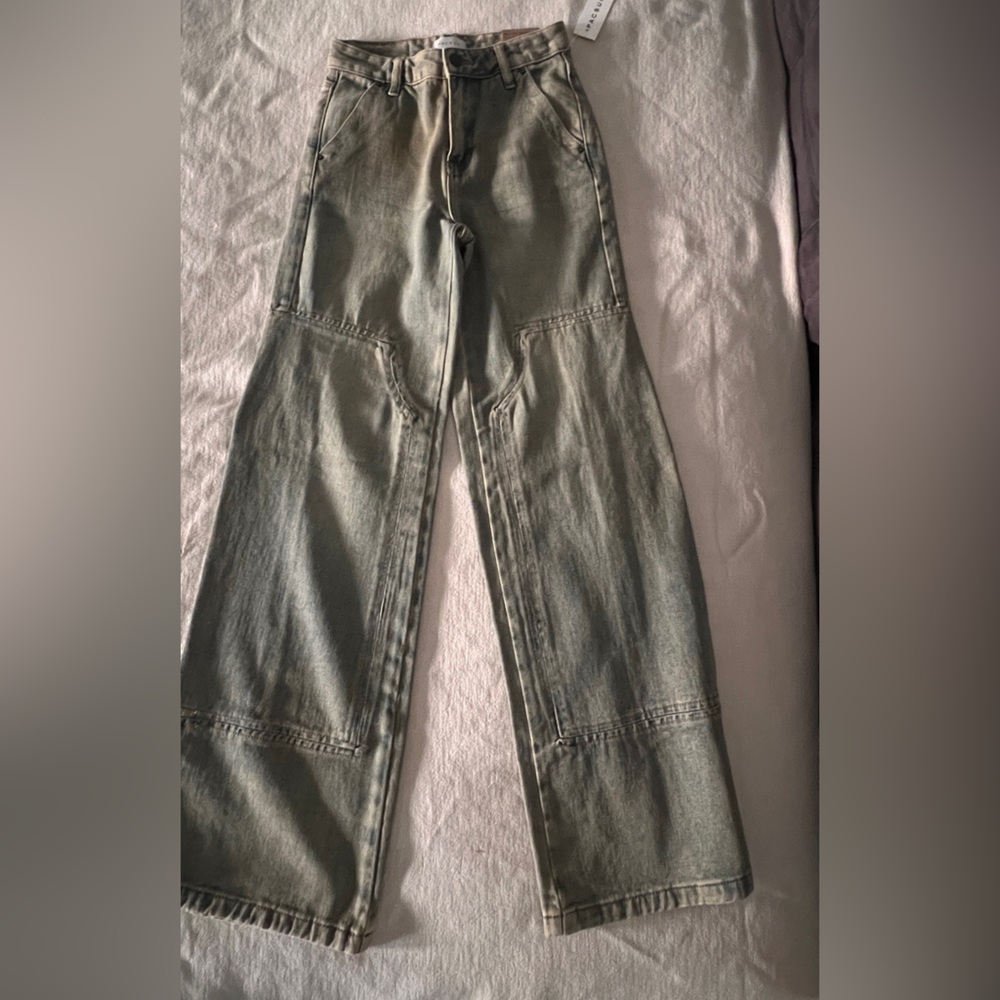 NWT- PacSun Women’s Light Gray Relaxed Jeans